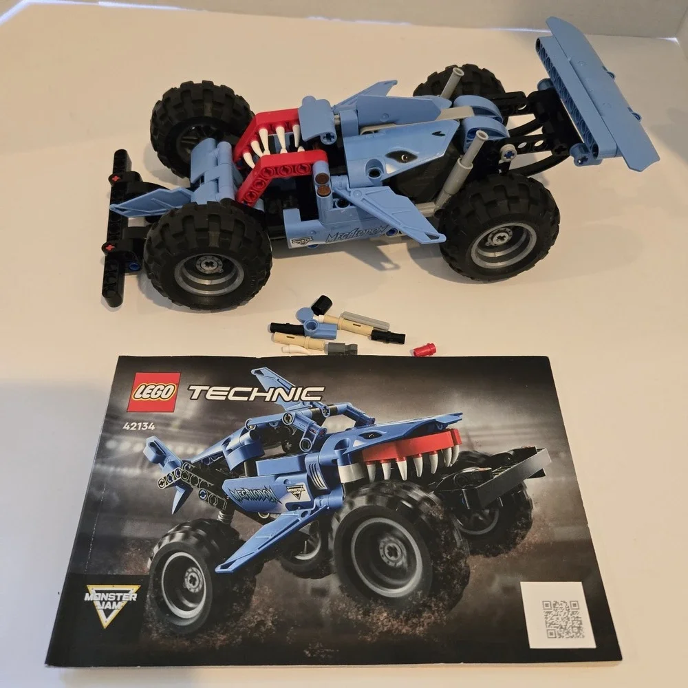 LEGO‎ TECHNIC: Monster Jam Megalodon (42134) Complete W Booklet